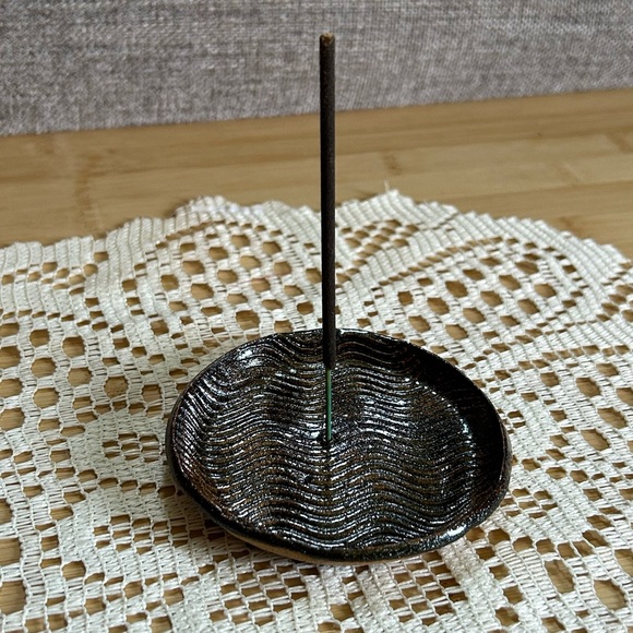 Handmade ceramic incense holder - Picture 2 of 5